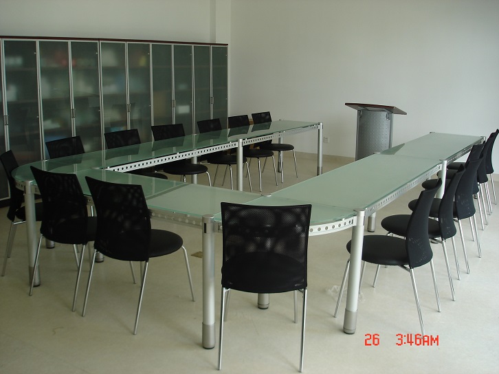 玻璃會(huì)議桌 玻璃會(huì)議桌